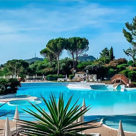 Apartment Cap Esterel Pierre Et Type 3 , 2 Rez De Jardin Cloture ,vue ,inclus Climatisation Place De Stationnement , Acces Aux Piscines ,animations